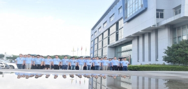 軍訓(xùn)，將我們擰成一股繩